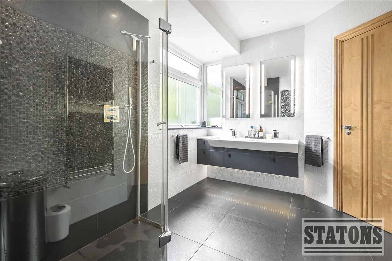 Totteridge Green, London, N20 8PE, photo 17