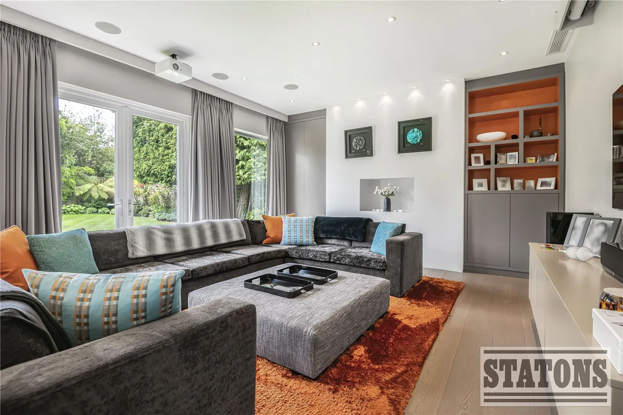 Totteridge Green, London, N20 8PE, photo 11