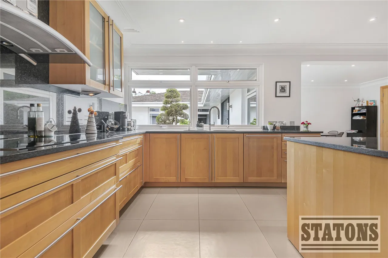 Totteridge Green, London, N20 8PE, photo 9