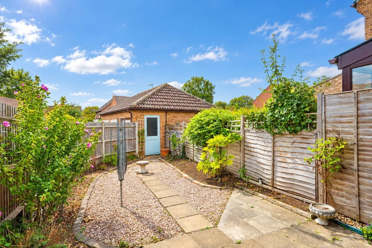 10 Bowers Close, Guildford, photo 11