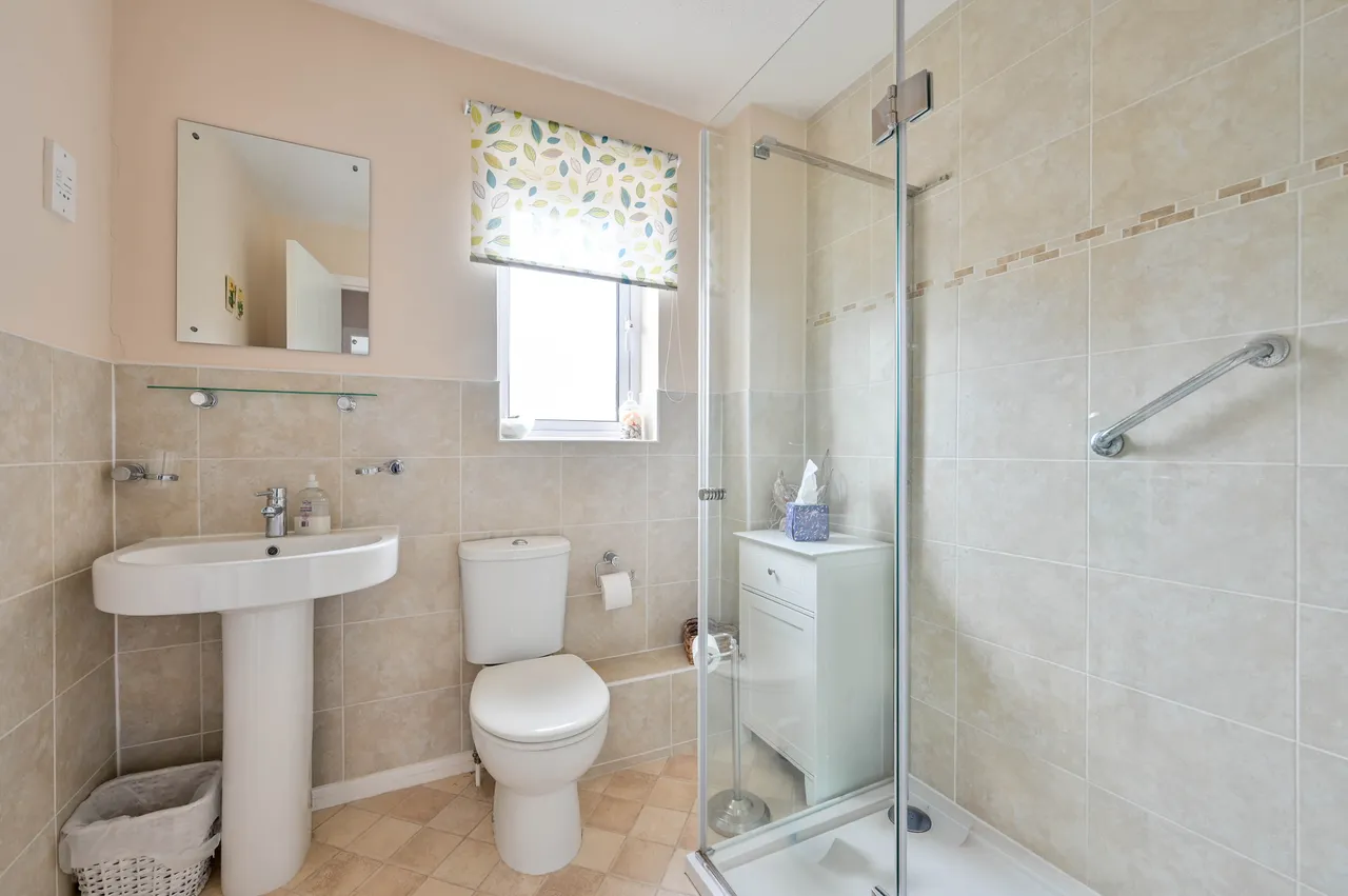 10 Bowers Close, Guildford, photo 8