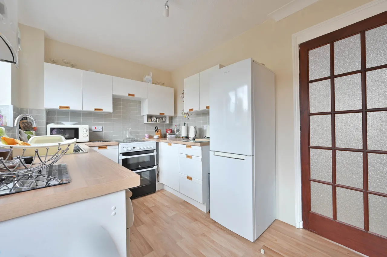 10 Bowers Close, Guildford, photo 3