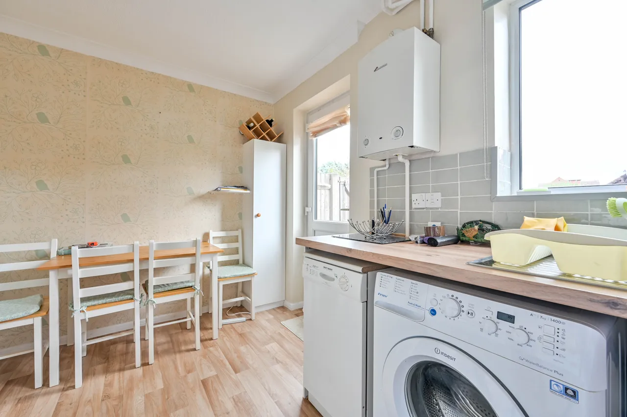 10 Bowers Close, Guildford, photo 6