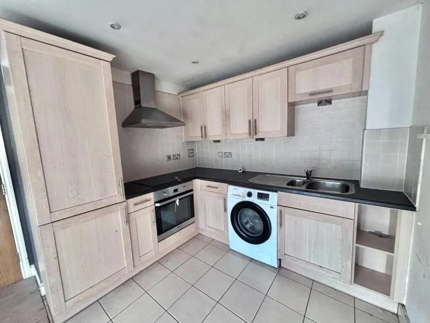 Swan Road, West Drayton, UB7, photo 3