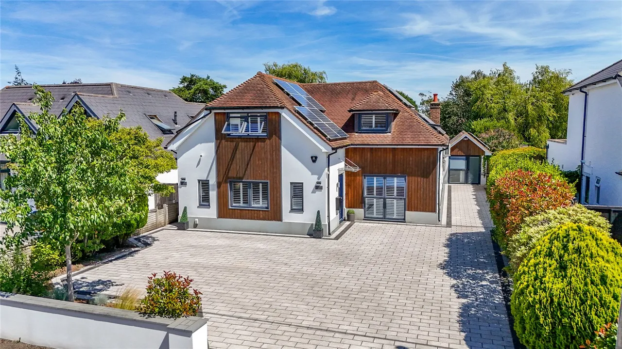 5 bed house for sale, Hurn Way, Christchurch, BH23