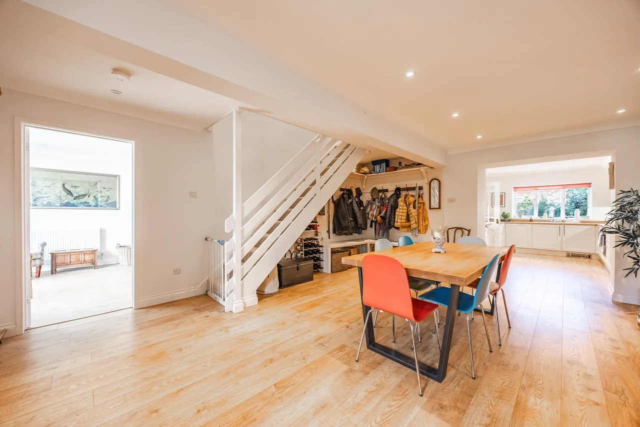 Three Bedroom Period Home with Sunset, photo 3