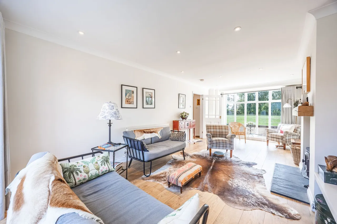 Three Bedroom Period Home with Sunset, photo 2