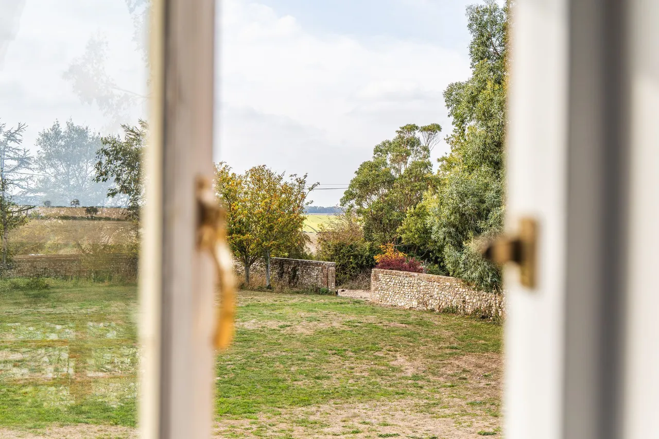 Three Bedroom Period Home with Sunset, photo 12