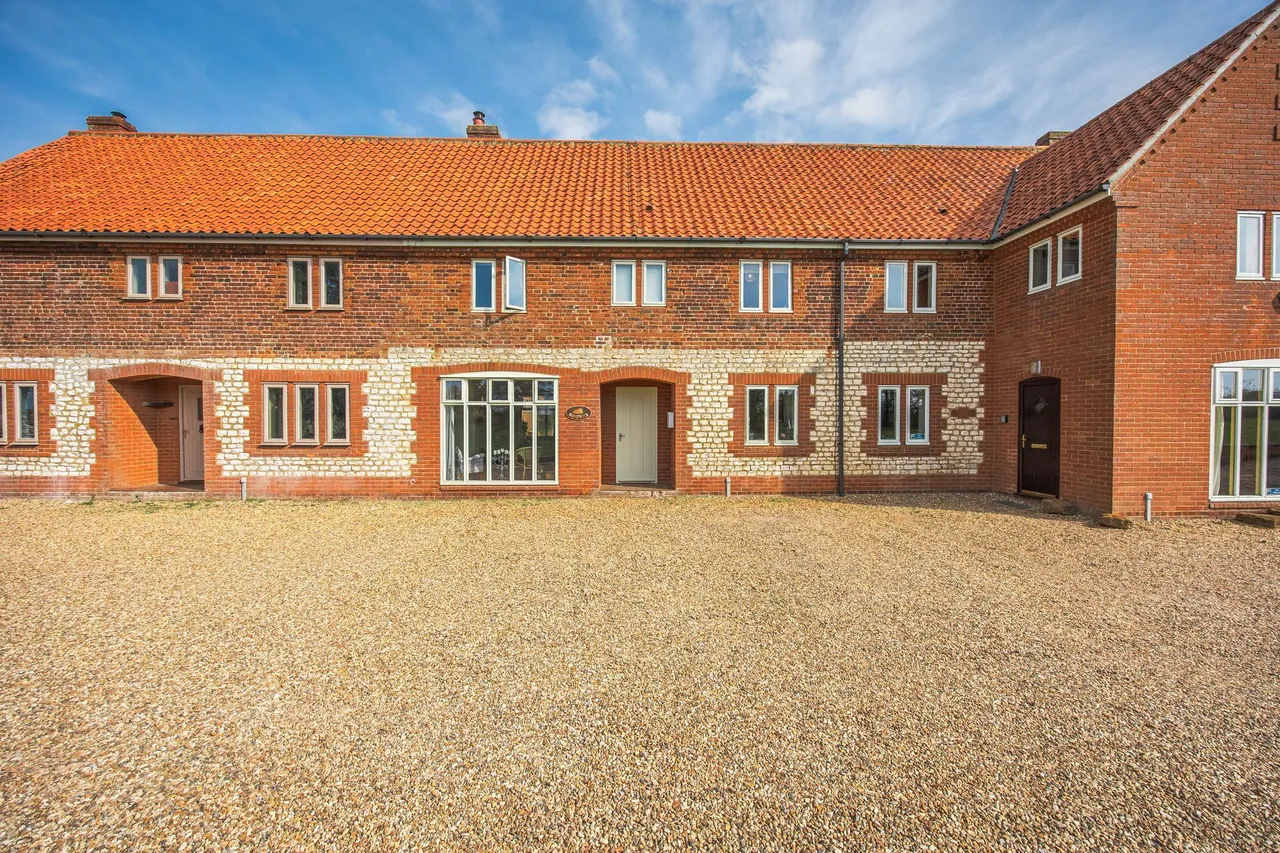 Three Bedroom Period Home with Sunset, photo 6
