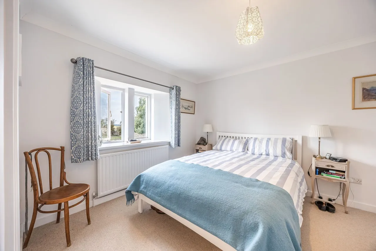 Three Bedroom Period Home with Sunset, photo 9