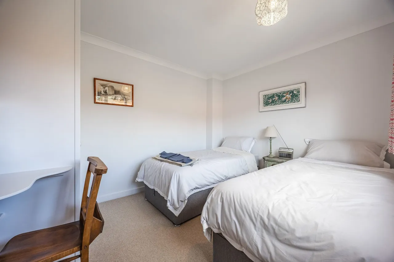 Three Bedroom Period Home with Sunset, photo 11