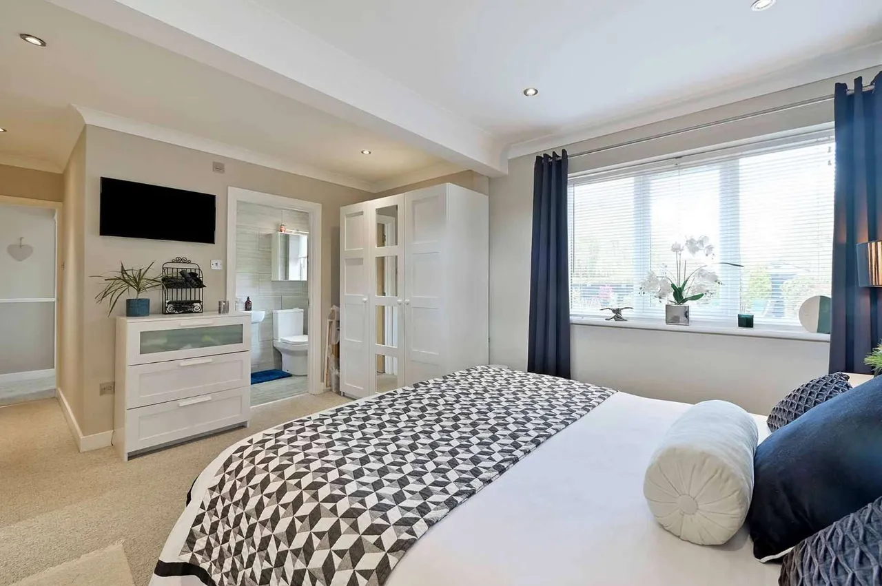 Manor Grove, Fifield, SL6, photo 10