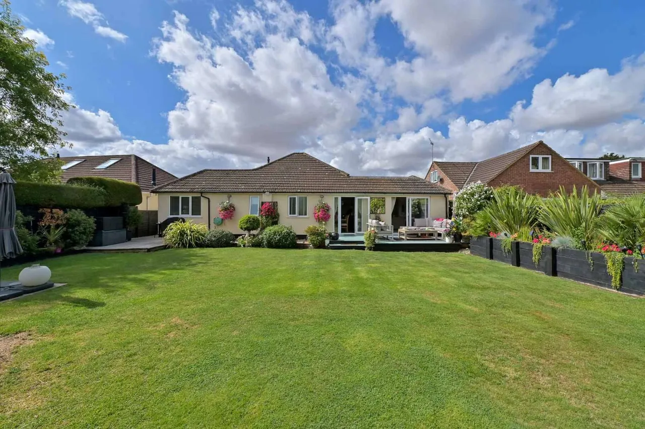 Manor Grove, Fifield, SL6, photo 17