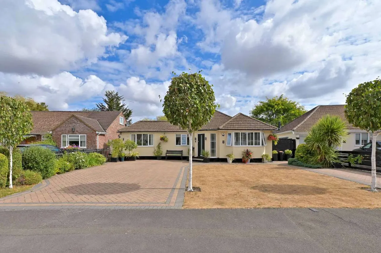 Manor Grove, Fifield, SL6, photo 19