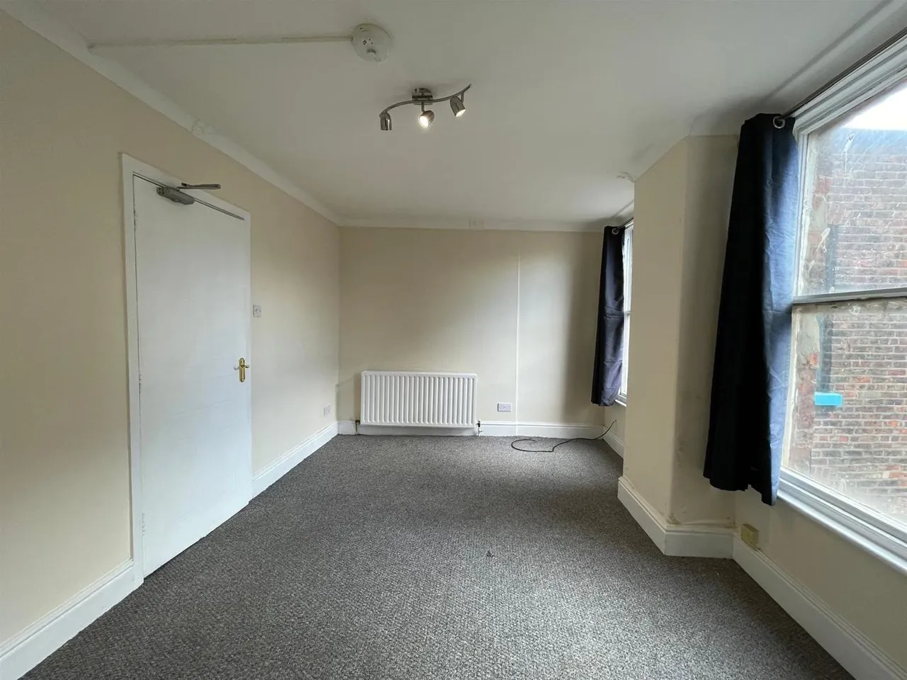Queen Street, Scarborough, YO11, photo 3