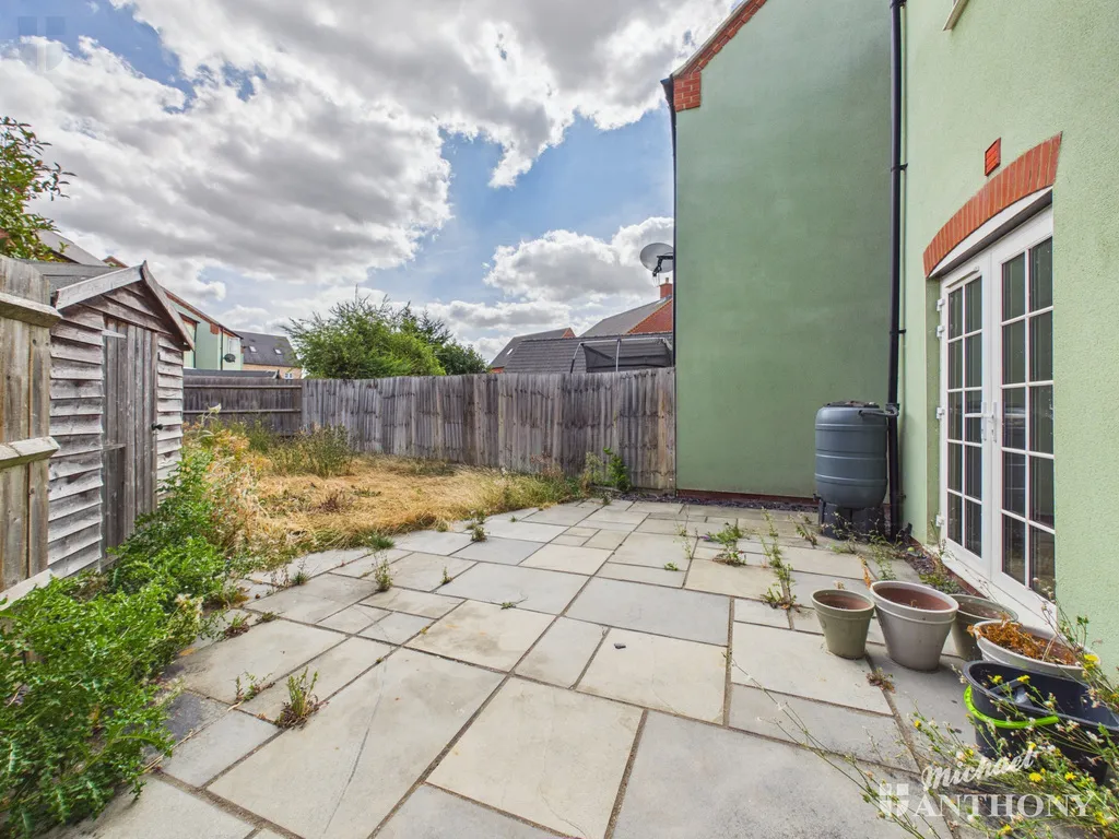 Siddington Drive, Aylesbury, HP18 0UE, photo 4