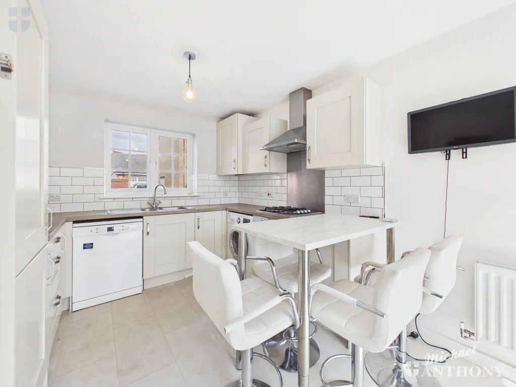 Siddington Drive, Aylesbury, HP18 0UE, photo 2