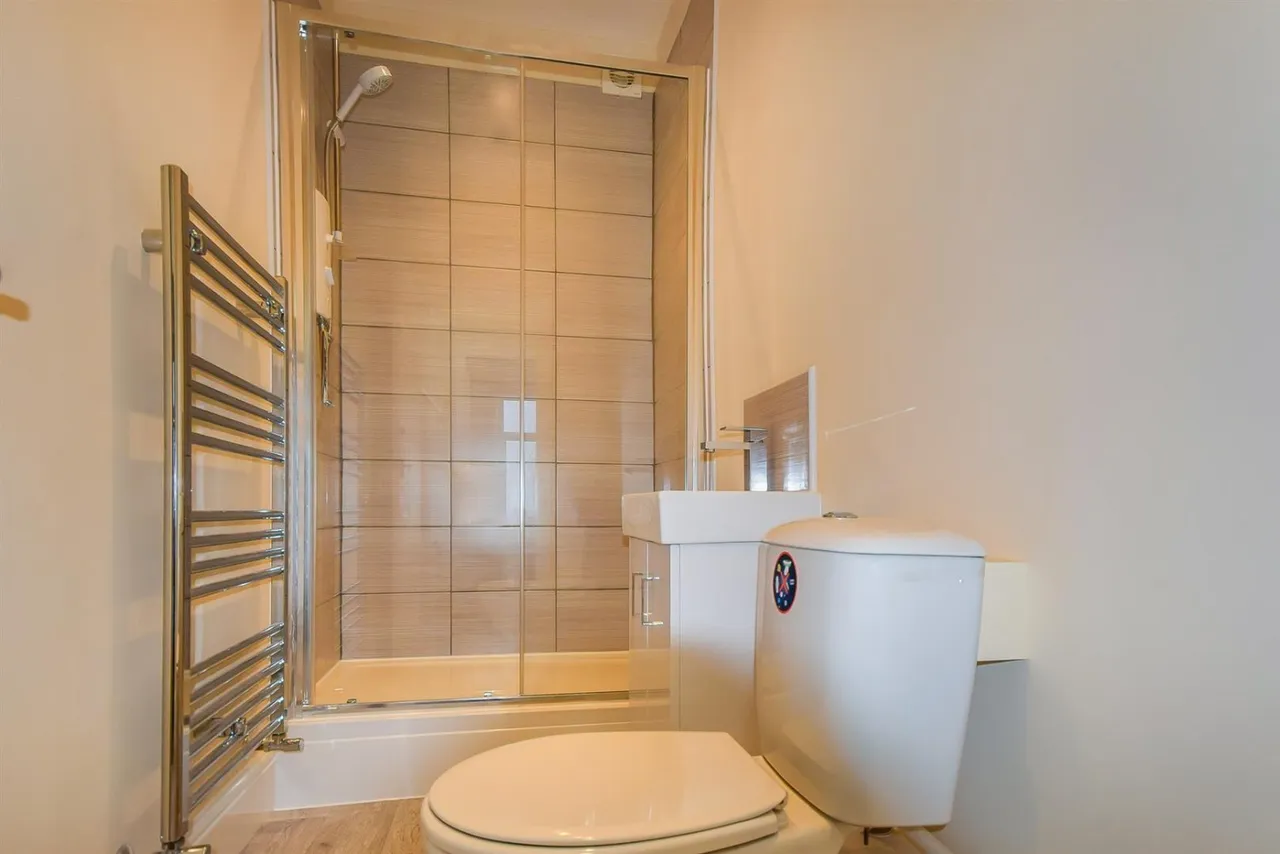 Cutler Heights Lane, Bradford, BD4 9JG, photo 5
