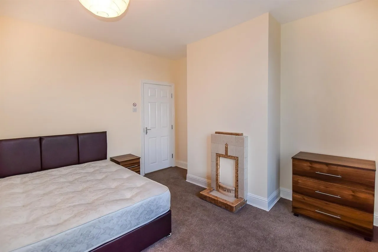 1 bed flat to rent — Cutler Heights Lane, Bradford, BD4 9JG