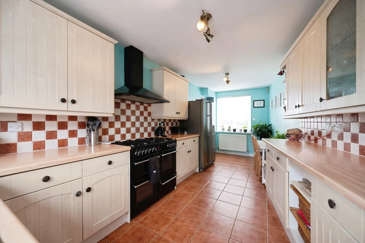 Elm Close Estate, Hayling Island, PO11, photo 5