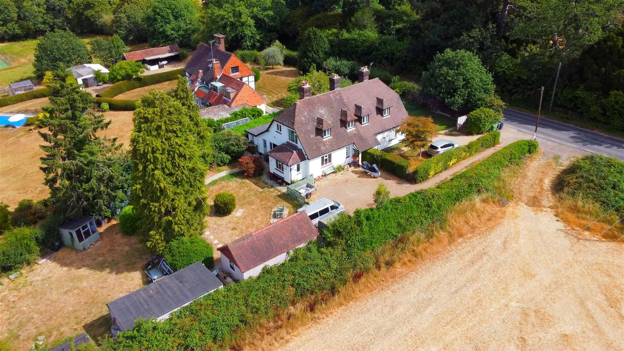 3 bed house for sale, Middle Street, Betchworth, RH3