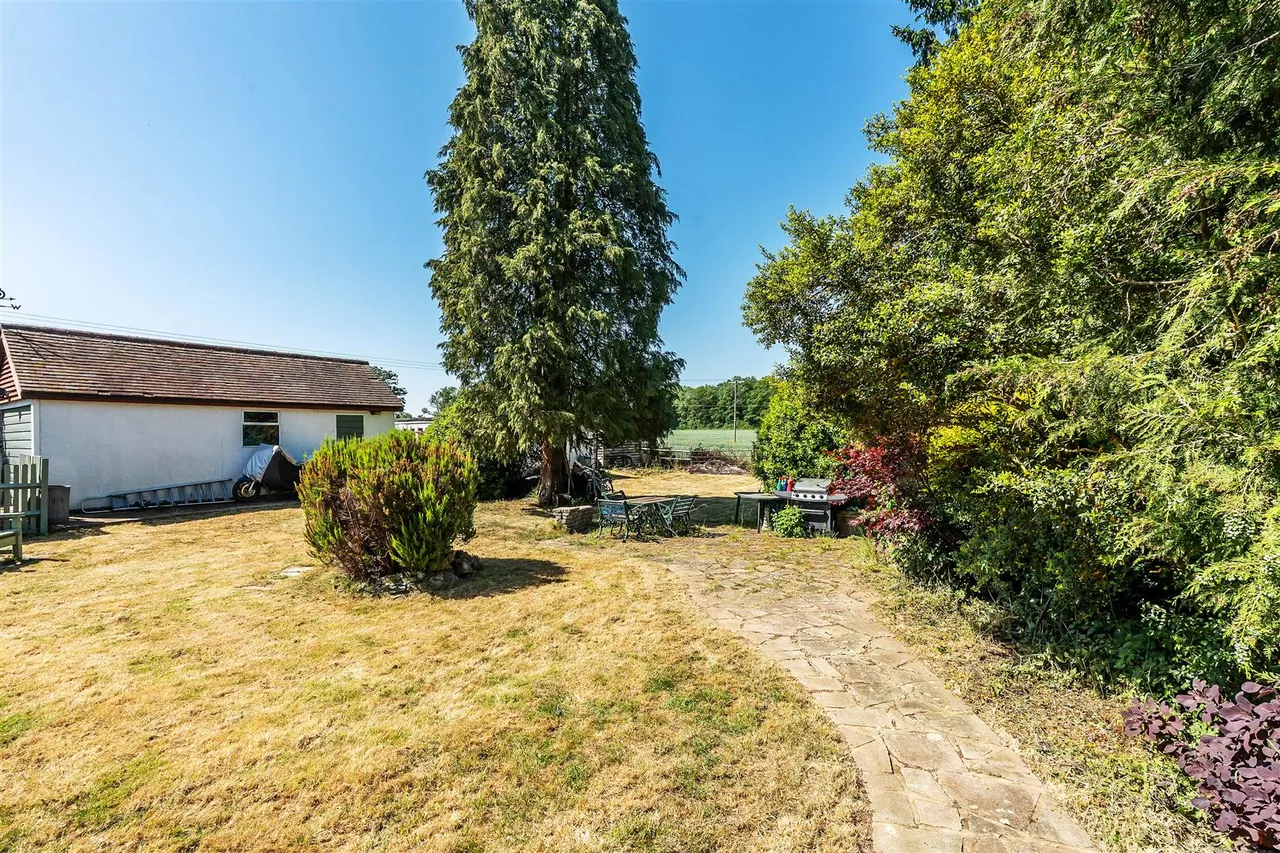 Middle Street, Betchworth, RH3, photo 15