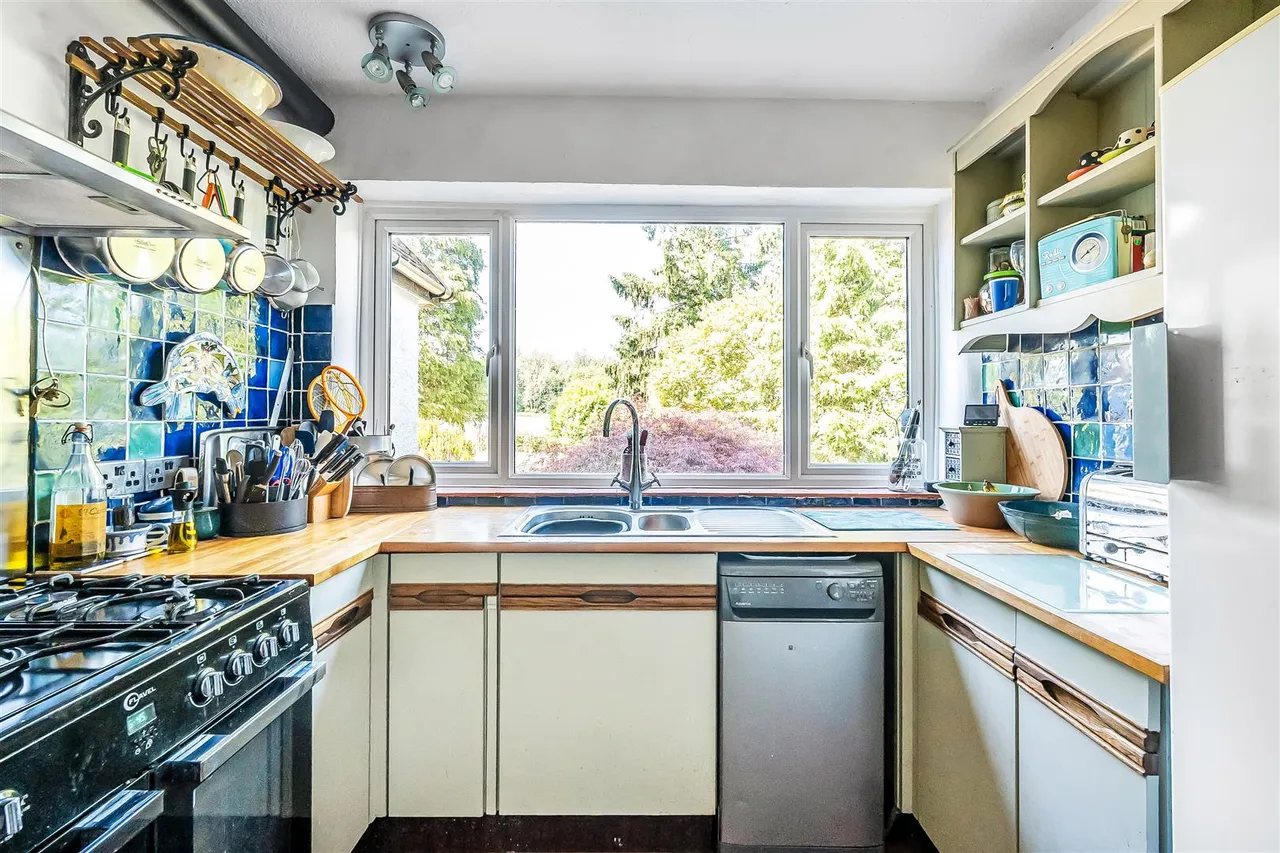 Middle Street, Betchworth, RH3, photo 12