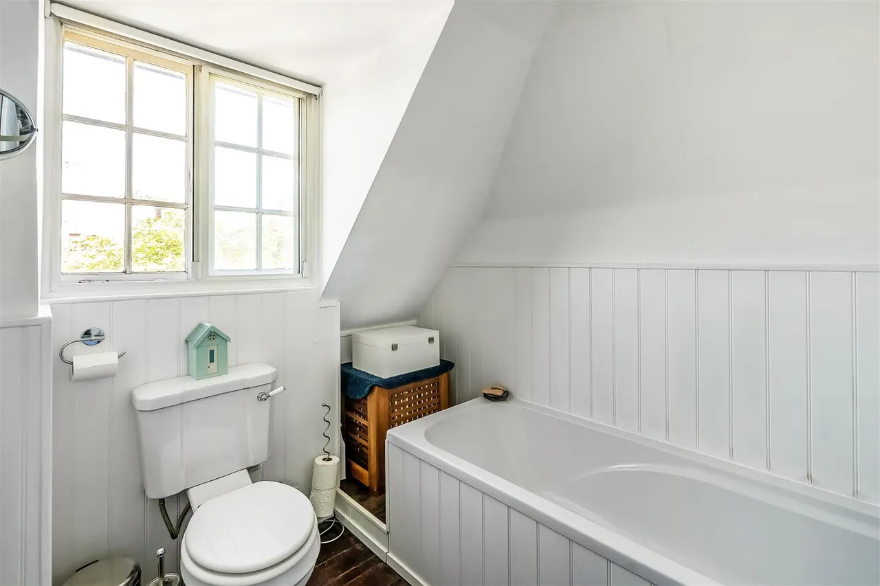 Middle Street, Betchworth, RH3, photo 8