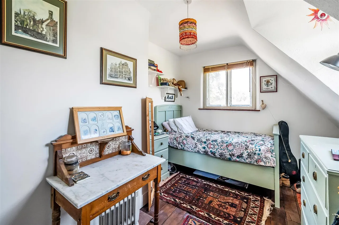 Middle Street, Betchworth, RH3, photo 13