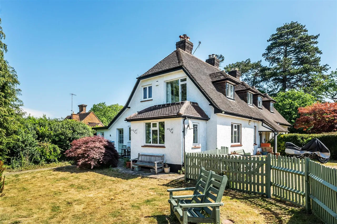 Middle Street, Betchworth, RH3, photo 11