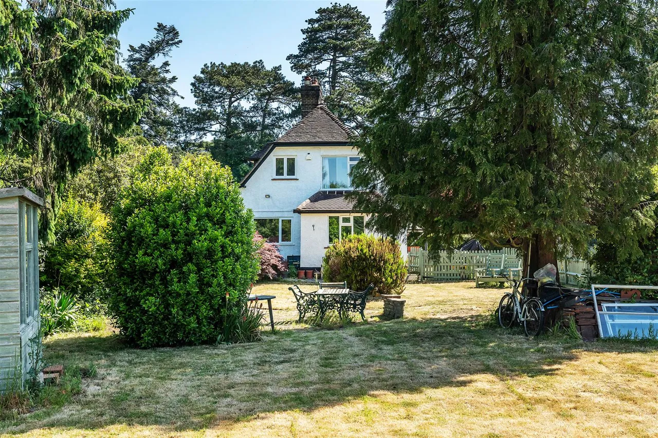 Middle Street, Betchworth, RH3, photo 7