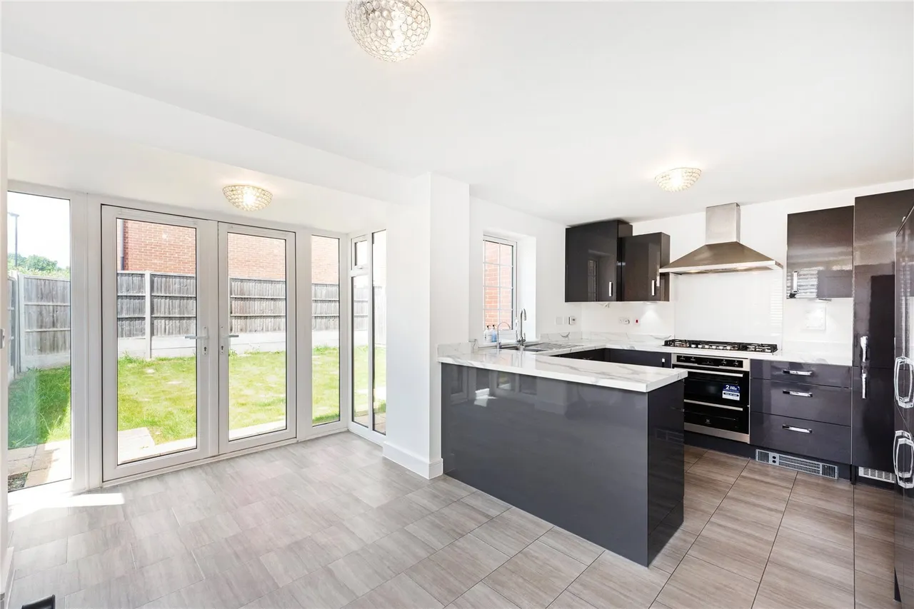 Griffiths Close, Bushey, WD23, photo 4