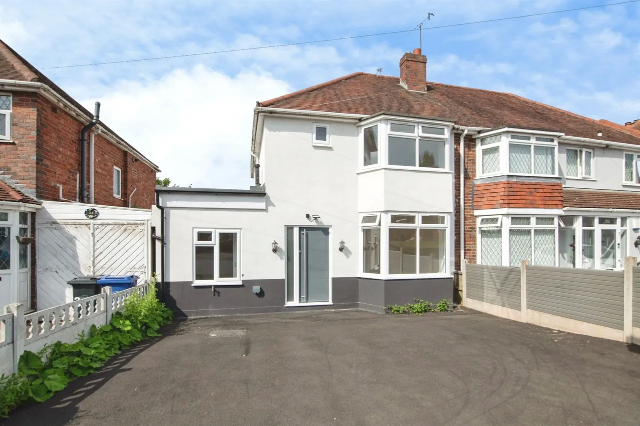 4 bed house for sale — Sledmore Road, Dudley