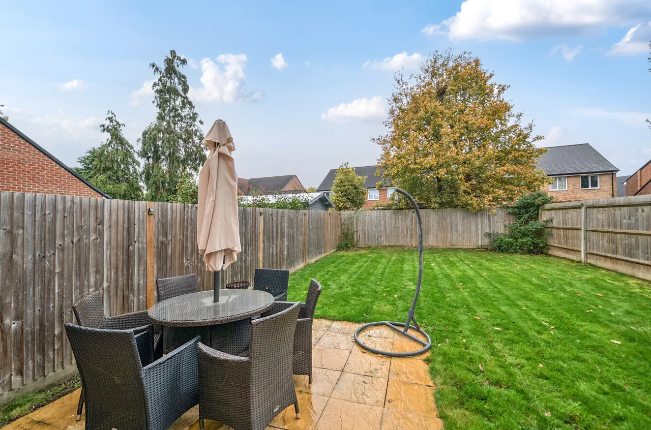 Lucas Drive, West End, Woking, Surrey, GU24 9GG, photo 10