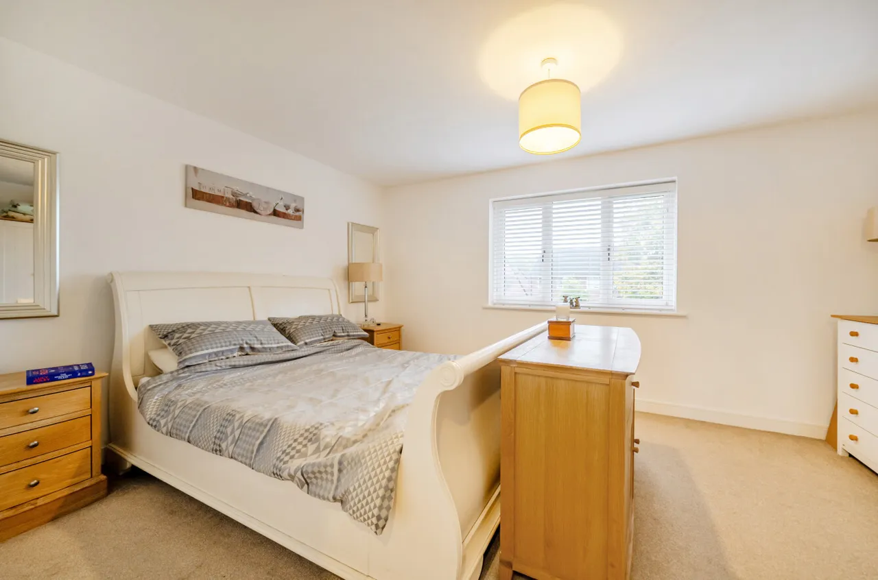 Lucas Drive, West End, Woking, Surrey, GU24 9GG, photo 7