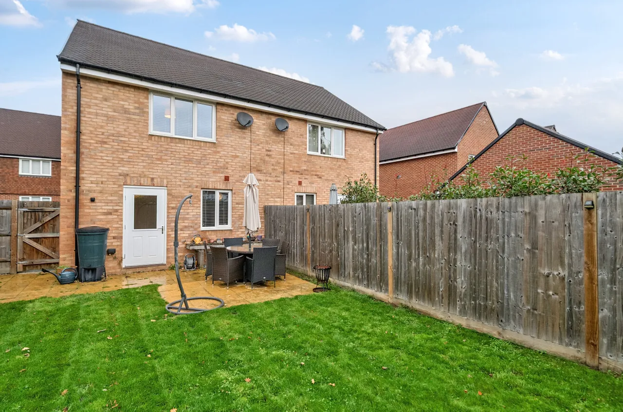 Lucas Drive, West End, Woking, Surrey, GU24 9GG, photo 11