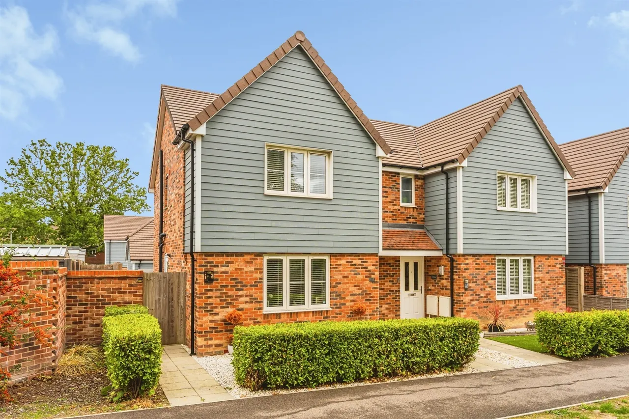 3 bed house for sale, Icarus Avenue, Burgess Hill, RH15