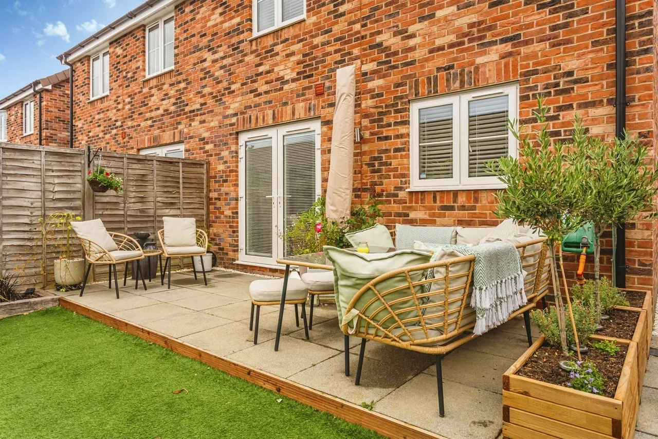 Icarus Avenue, Burgess Hill, RH15, photo 24