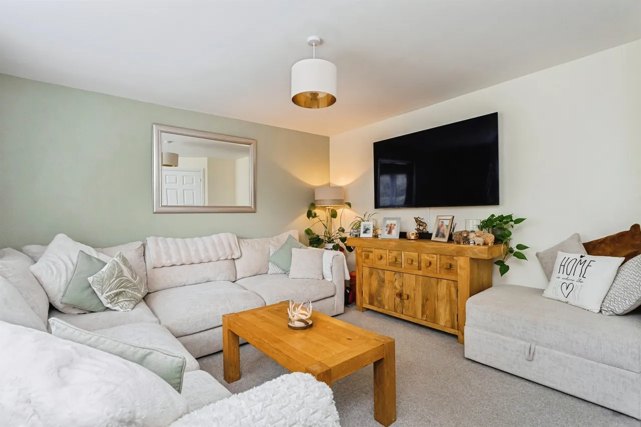 Icarus Avenue, Burgess Hill, RH15, photo 4