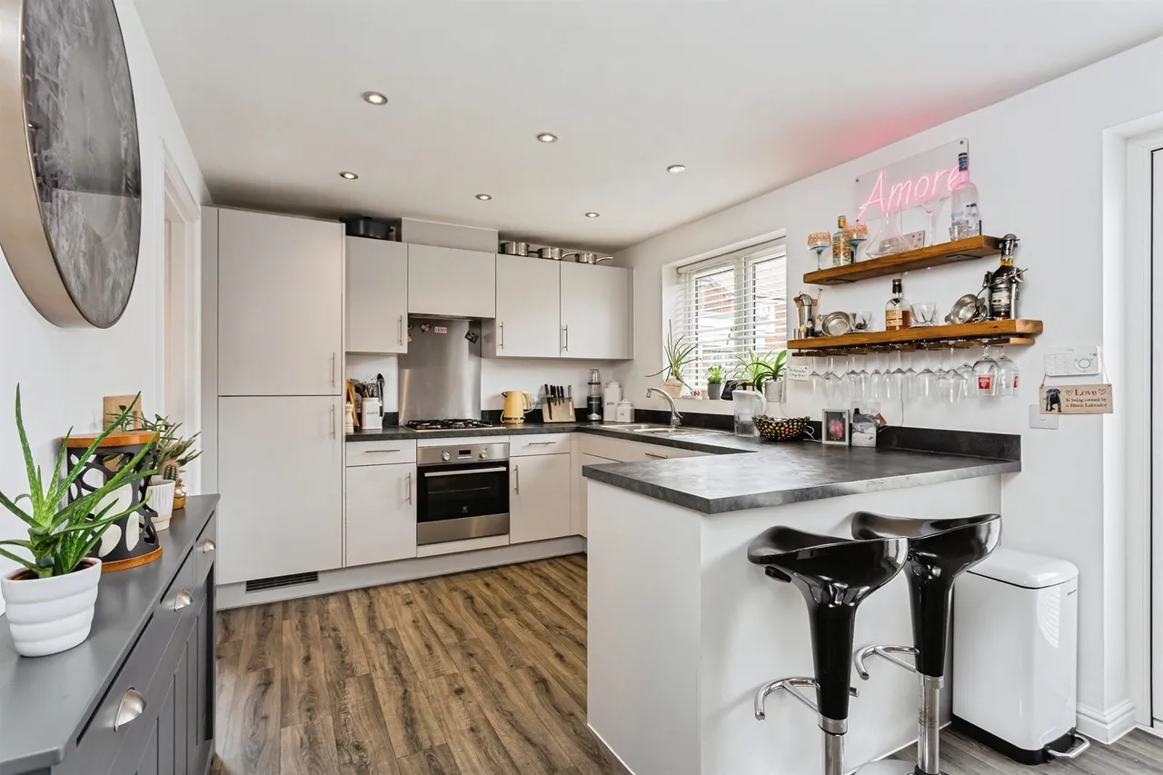 Icarus Avenue, Burgess Hill, RH15, photo 2