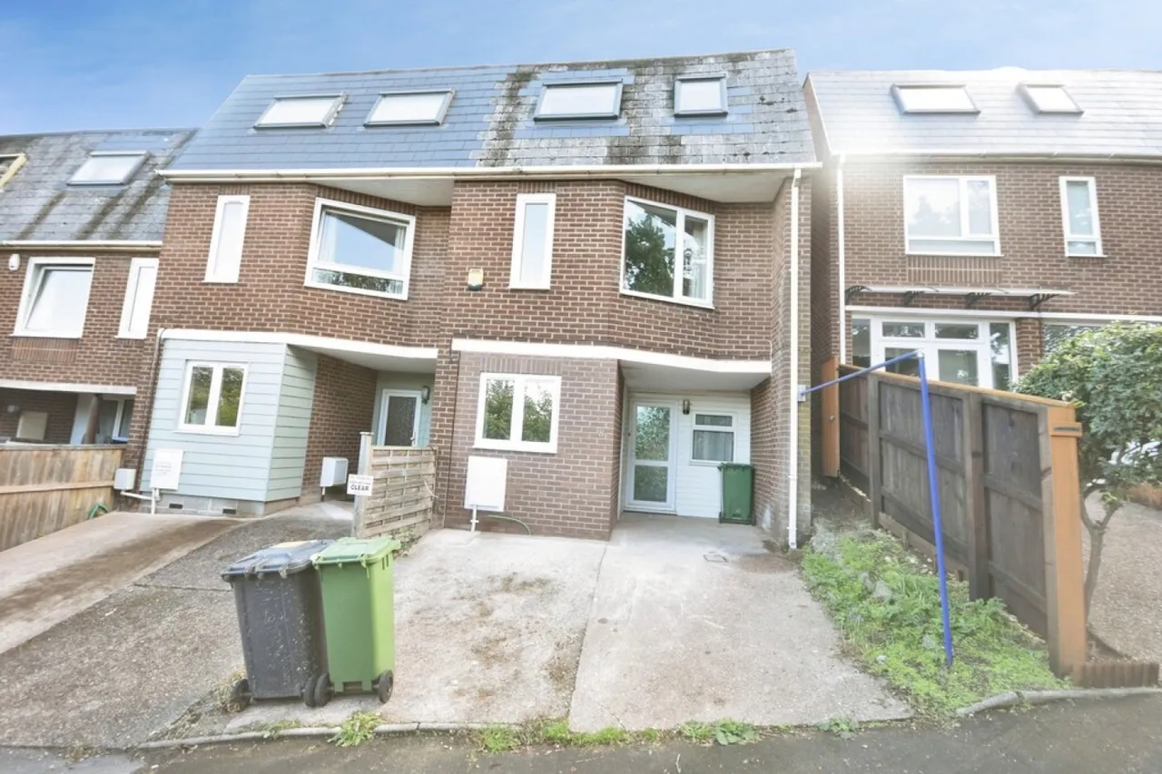 5 bed house to rent, Eldertree Gardens, EX4