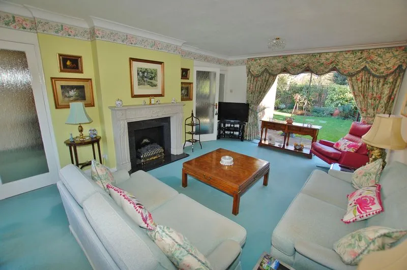 Victoria Avenue, North Grays, RM16, photo 2