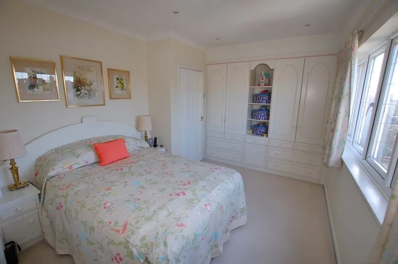 Victoria Avenue, North Grays, RM16, photo 9