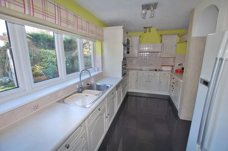 Victoria Avenue, North Grays, RM16, photo 5