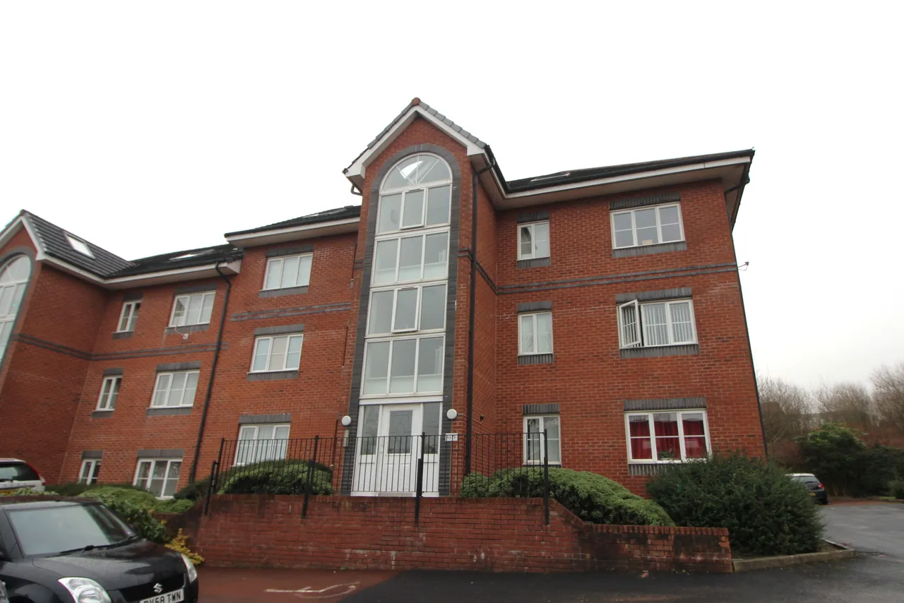 2 bed flat for sale, Broadoaks, Bury, BL9