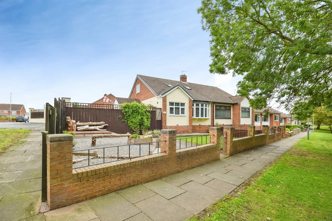 2 bed house for sale — Shoreswood Walk, Middlesbrough