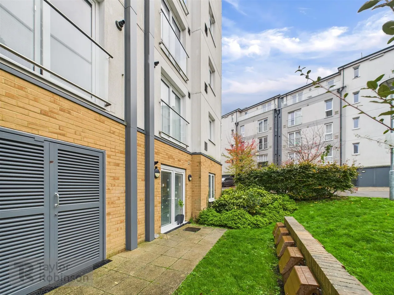 Dingle Close, West Green, RH11, photo 8