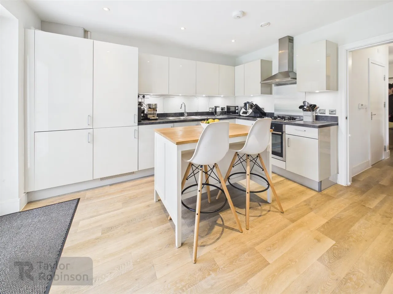 Dingle Close, West Green, RH11, photo 2