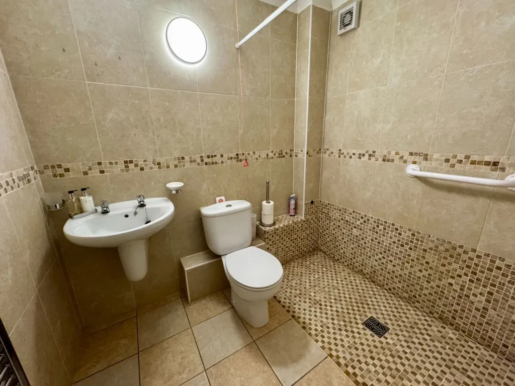 Deighton Road, LS22, photo 9