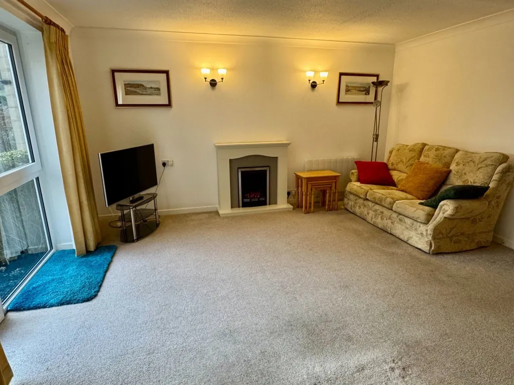 Deighton Road, LS22, photo 5